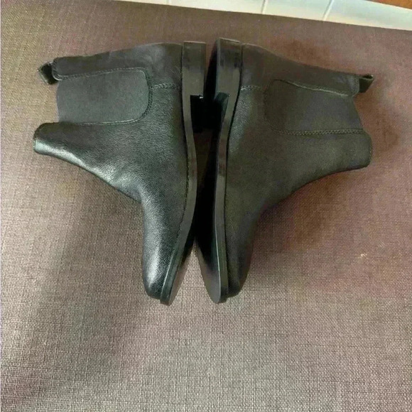Frye Carly Chelsea Black Boots worn once please see the image - Picture 5 of 10